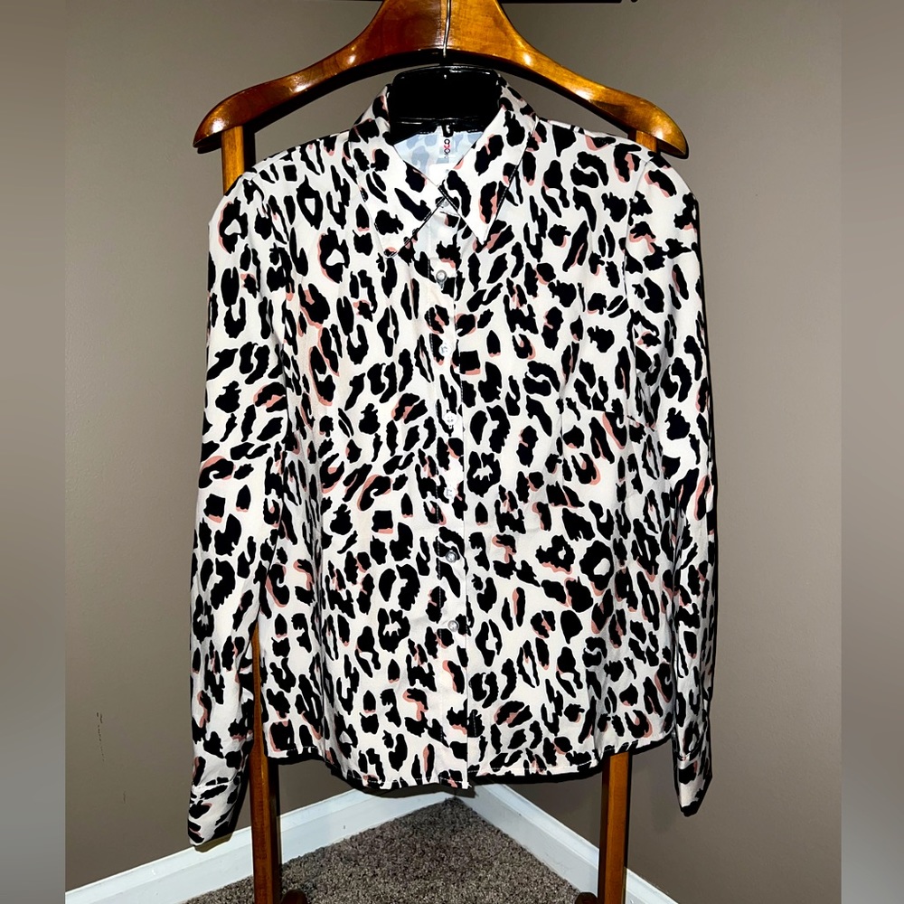 NWT Women’s OrderPlus Leopard Print Blouse. Size Medium.